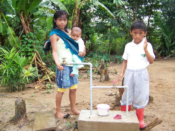 Curaray - Ya hay agua en las tomas familiares frente a cada casa